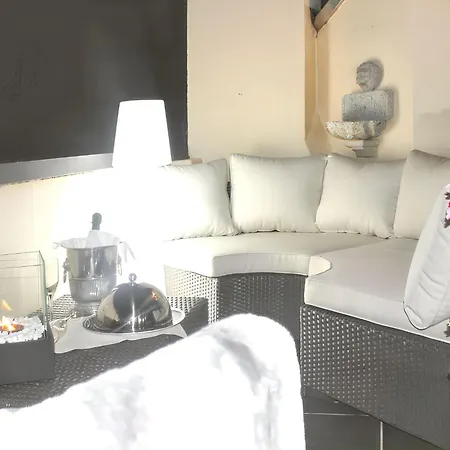 Apartment Spacious In With Sea And Mountain Views 110 M² *